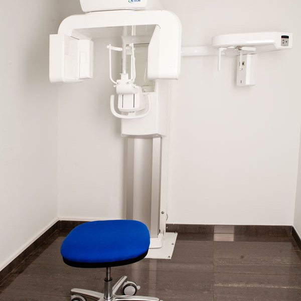 Oralduero clínica dental en Aranda de Duero equipo tecnológico máquina 3D